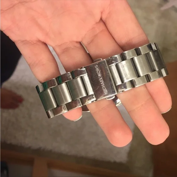 Elegant rhinestone MK sliver watch - Picture 4 of 4